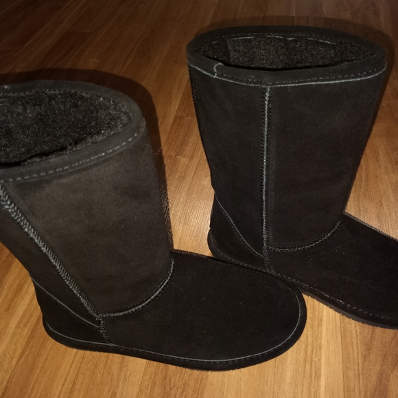 BearPaw Shoes - Bearpaw size 9 boots